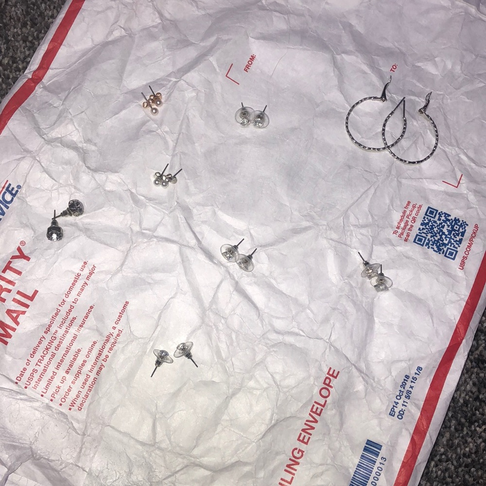 pack of 8 pairs of earrings